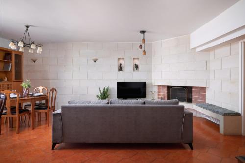 Elegant Family Apartment with free private parking