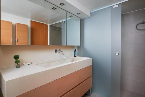 Elegant Family Apartment with free private parking