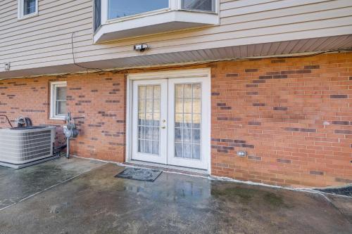 Φωτογραφία από το άλμπουμ του Pet-Friendly Woodbridge Retreat Near Potomac Mills σε Γούντμπριτζ