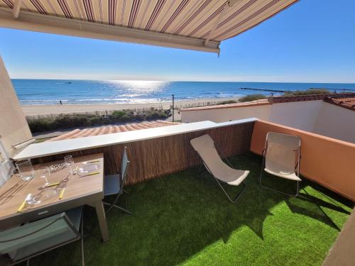 Photo de la galerie de l'établissement Front de mer, vue à 180° sur la méditerranée, accès direct plage, au Cap d'Agde