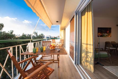 Artsy Spacious Cozy Apartment in Glyfada Center