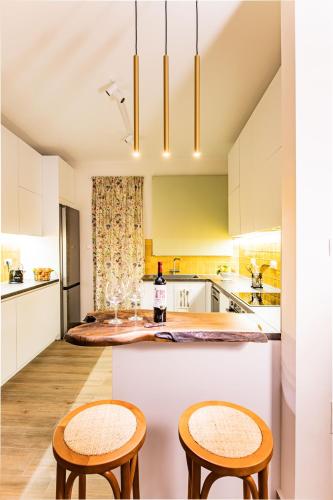 Artsy Spacious Cozy Apartment in Glyfada Center