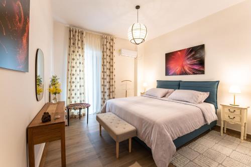 Artsy Spacious Cozy Apartment in Glyfada Center