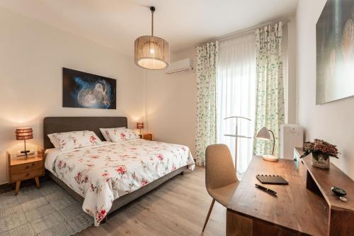 Artsy Spacious Cozy Apartment in Glyfada Center