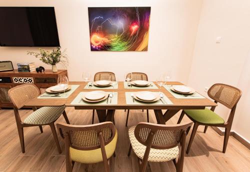 Artsy Spacious Cozy Apartment in Glyfada Center