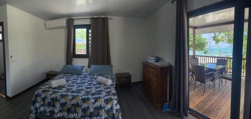 Postel nebo postele na pokoji v ubytování Parea Lodge Huahine Bungalow 1#MAHANA