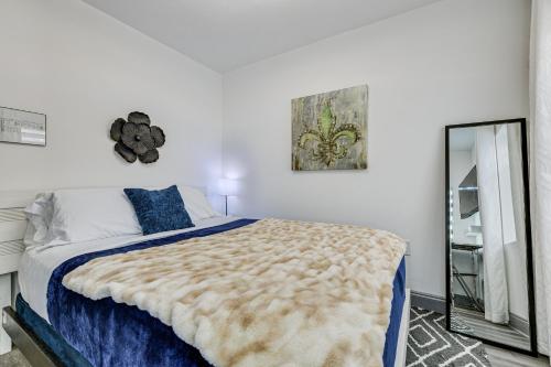 Cama o camas de una habitación en Waterfront Slidell Home with Patio 3 Mi to Beach!