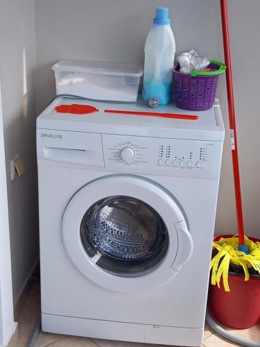 a white washing machine with a container on top of it at TAMMY'S GARDEN HOUSE in Leptokaria