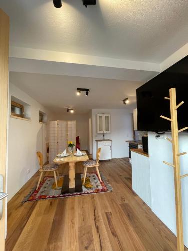 a living room with a table and a kitchen at Latina, Brixental Tirol - auch im Sommer wunderschön! in Westendorf