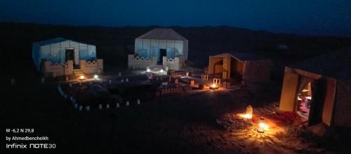Gambar di galeri bagi Stay under millions of stars deep in the desert di El Gouera