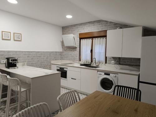 Dapur atau dapur kecil di APARTAMENTOS CASA FREDI - Las LLaceries