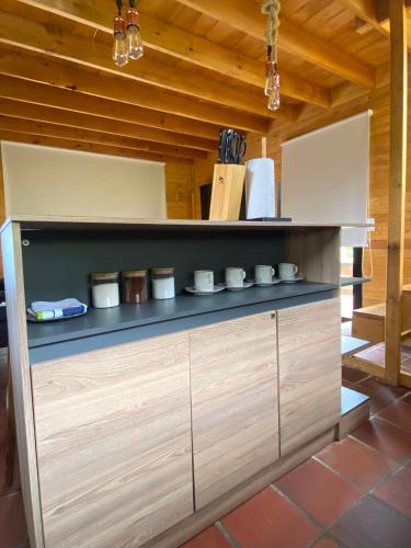a kitchen with a counter with cups on it at Altozano Cabañas in Guatavita
