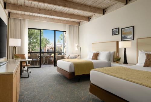 Postel nebo postele na pokoji v ubytování DoubleTree by Hilton Paradise Valley Resort Scottsdale