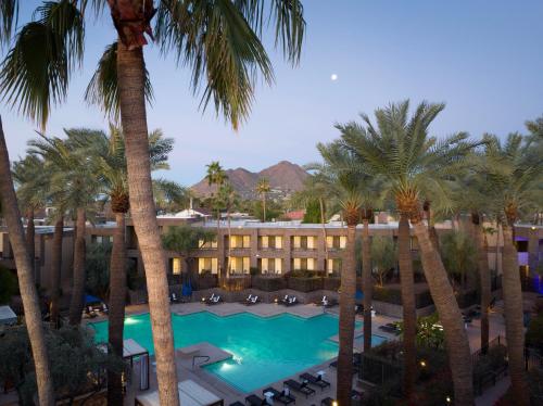Bazén v ubytování DoubleTree by Hilton Paradise Valley Resort Scottsdale nebo v jeho okolí
