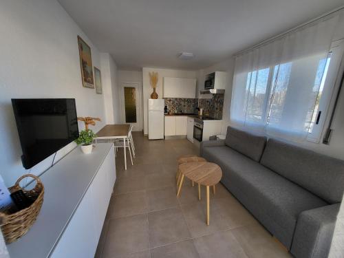 Køkken eller tekøkken på Beautiful apartment with swimming-pool