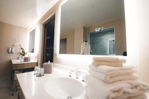 The Delaney Hotel photo 39