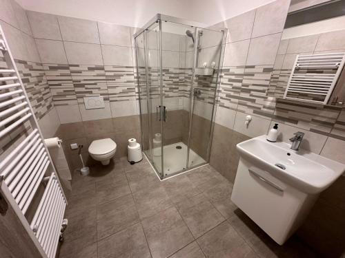 Koupelna v ubytování Apartmány Monastery Suites Žireč