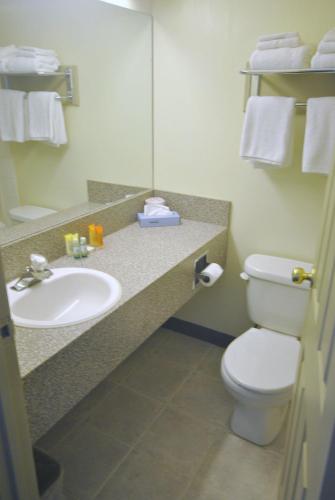 Ένα μπάνιο στο Wheatland Hotel