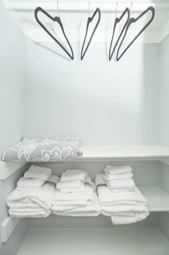 a closet with white towels on a shelf at BayRidge house by Quiet Waters, Thomas Point Parks in Annapolis