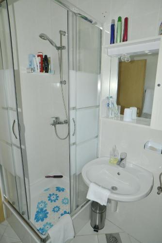 Apartments with parking space Kastel Novi, Kastela - 22244