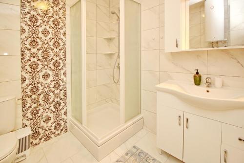Apartments with parking space Baska, Krk - 22700