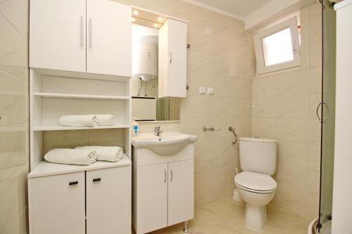Apartments with parking space Baska, Krk - 22700
