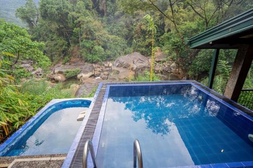Bazén v ubytování Arsulana Eco Lodge & Spa nebo v jeho okolí