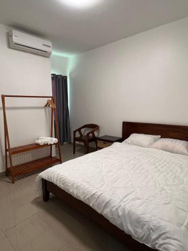 Uma cama ou camas num quarto em D32 Homestay near airport Behind Brown coffee airport