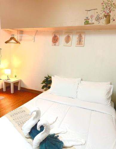 MONTANA Hotel & Hostel Phuketにあるベッド