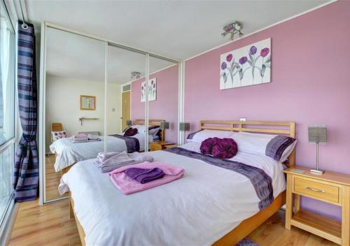 En eller flere senge i et værelse på Fiddlers Green