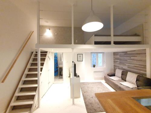 Vintage near Boulevard with AC AFTER RENOVATION