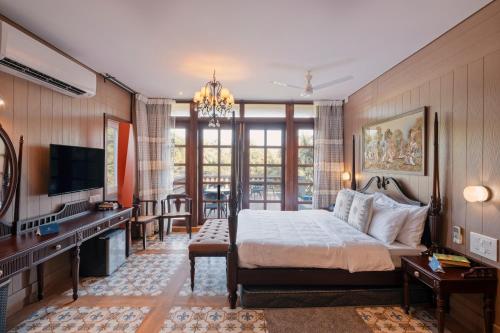 Ένα ή περισσότερα κρεβάτια σε δωμάτιο στο SaffronStays Tudor San Ann