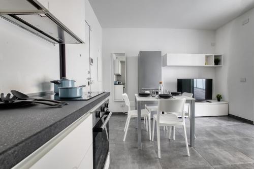Just Urban Stays - Modern 1BR Apt with Terrace - 10 min M4 to Duomo