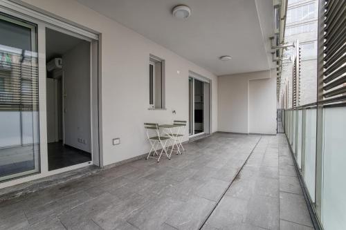 Just Urban Stays - Modern 1BR Apt with Terrace - 10 min M4 to Duomo