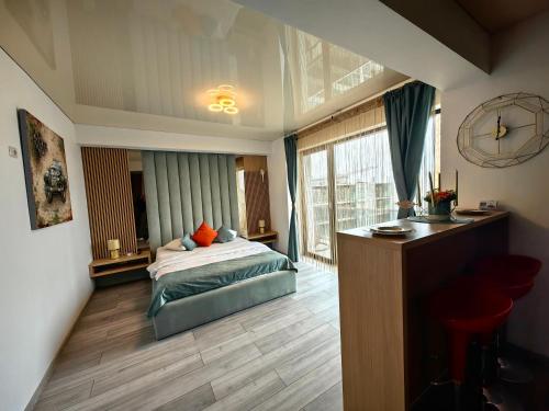 a bedroom with a bed and a desk and a window at ELLA by Complex Almar Luxury in Mamaia Sat/Năvodari