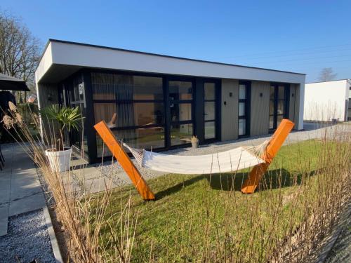 Vườn quanh Luxe 4- persoons Veluwelodge met hottub in Ermelo!