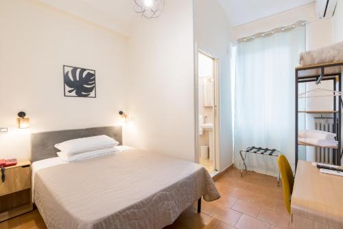 a small bedroom with a bed and a mirror at Hotel Castello in Turin