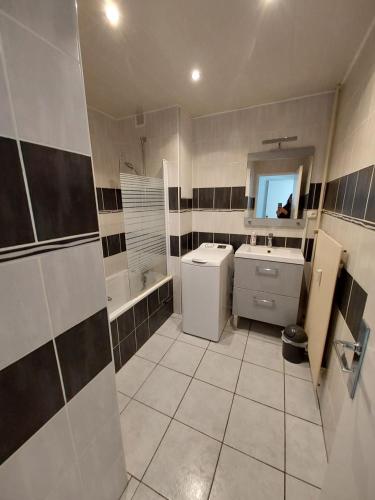 Ванна кімната в L'appart d'Eugénie société selogerametz com