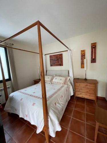 a bedroom with a bed with a wooden canopy at Casa Padriñan in Sanxenxo