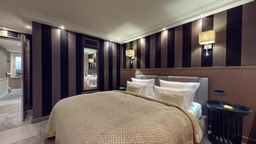 a bedroom with a large bed with black and white stripes at Hafenliebe in Munkmarsch