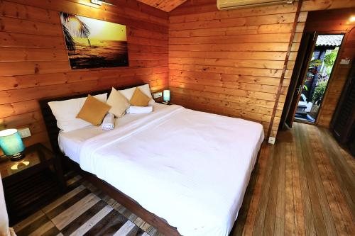 a bedroom with a bed in a wooden room at Sal Riviera in Cavelossim