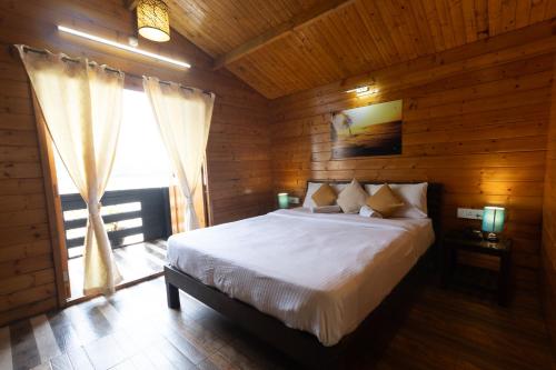 a bedroom with a bed in a wooden room at Sal Riviera in Cavelossim