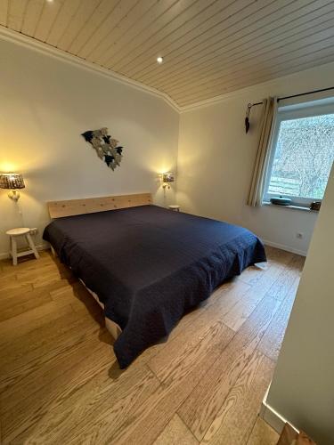 a bedroom with a large bed in a room with a window at Ferienhaus Lönnehus in Fehmarn