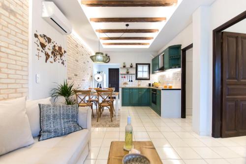 Beachside Gem at Kanouli - Villa Ariti, 2BD & Garden