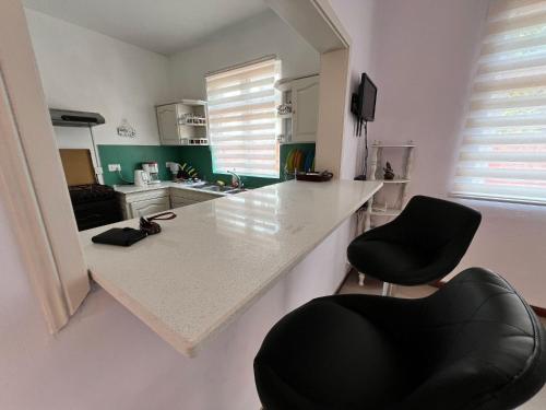 Kuchyň nebo kuchyňský kout v ubytování Eden Villa