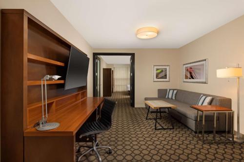 Μια τηλεόραση ή/και κέντρο ψυχαγωγίας στο Hyatt Regency Orange County