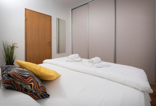 Posteľ alebo postele v izbe v ubytovaní Apartman PeTaDo