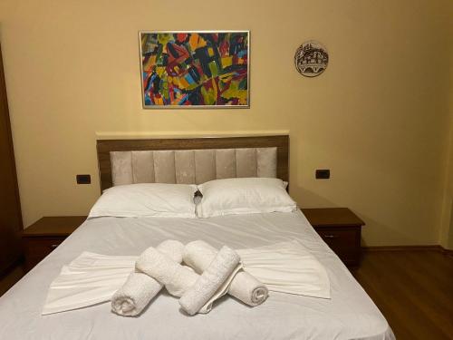 En eller flere senge i et værelse på Vila Haznedari