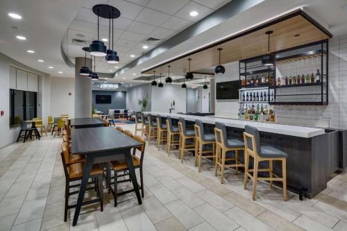 Restaurant ou autre lieu de restauration dans l'établissement Hyatt House Hartford North/Windsor