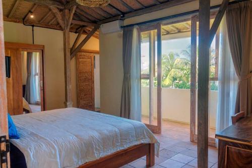 Llit o llits en una habitació de Villa Sea View Kedungu Bali
